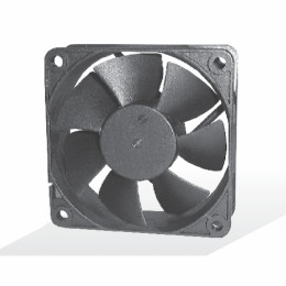 Вентилятор ADDA AD0712UB-A70GL-T 70x70x25 постоянного тока DC